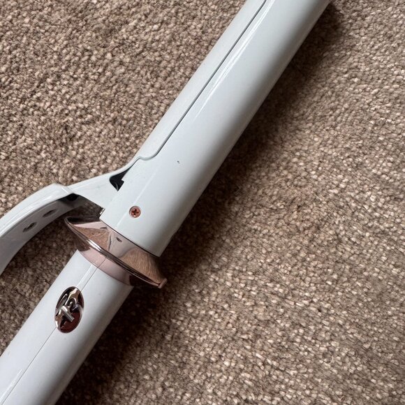 T3 1.25" Twirl Ceramic Curling Iron - Picture 4 of 5